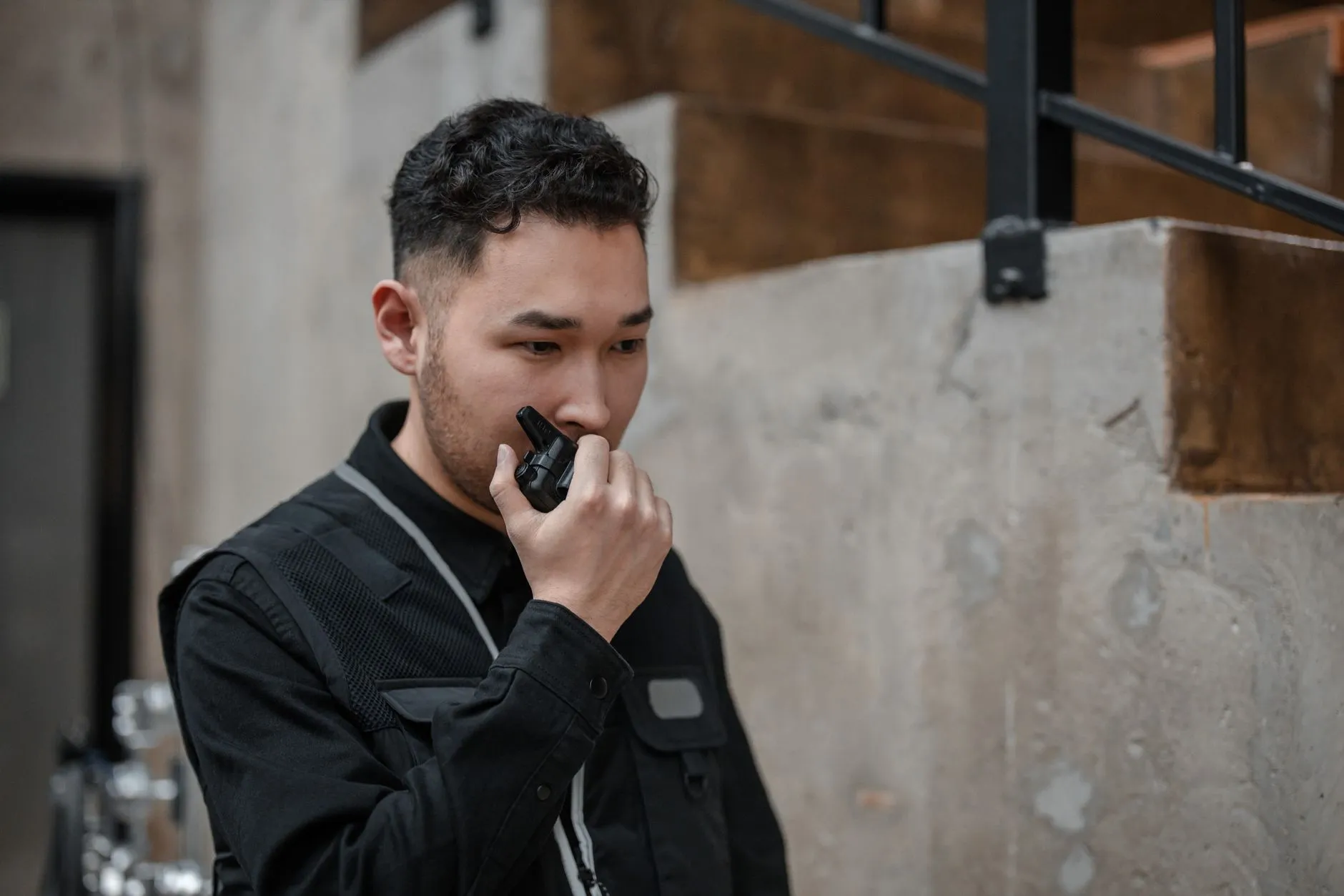 武汉南瑞思创柔性电缆在自动化设备中的信号稳定传输方案